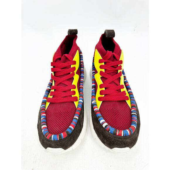 Athletic_Shoes